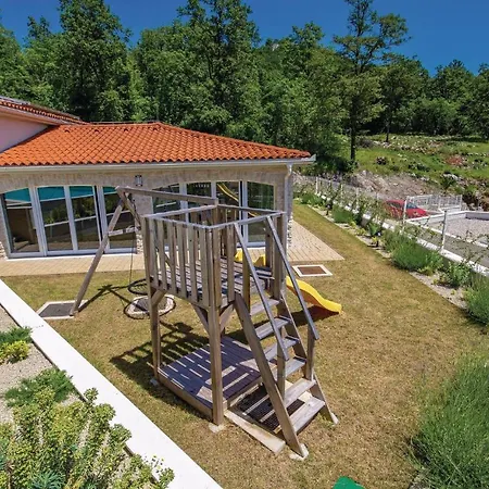 Amazing In With 5 Bedrooms, Sauna And Wifi 펜션 Veprinac